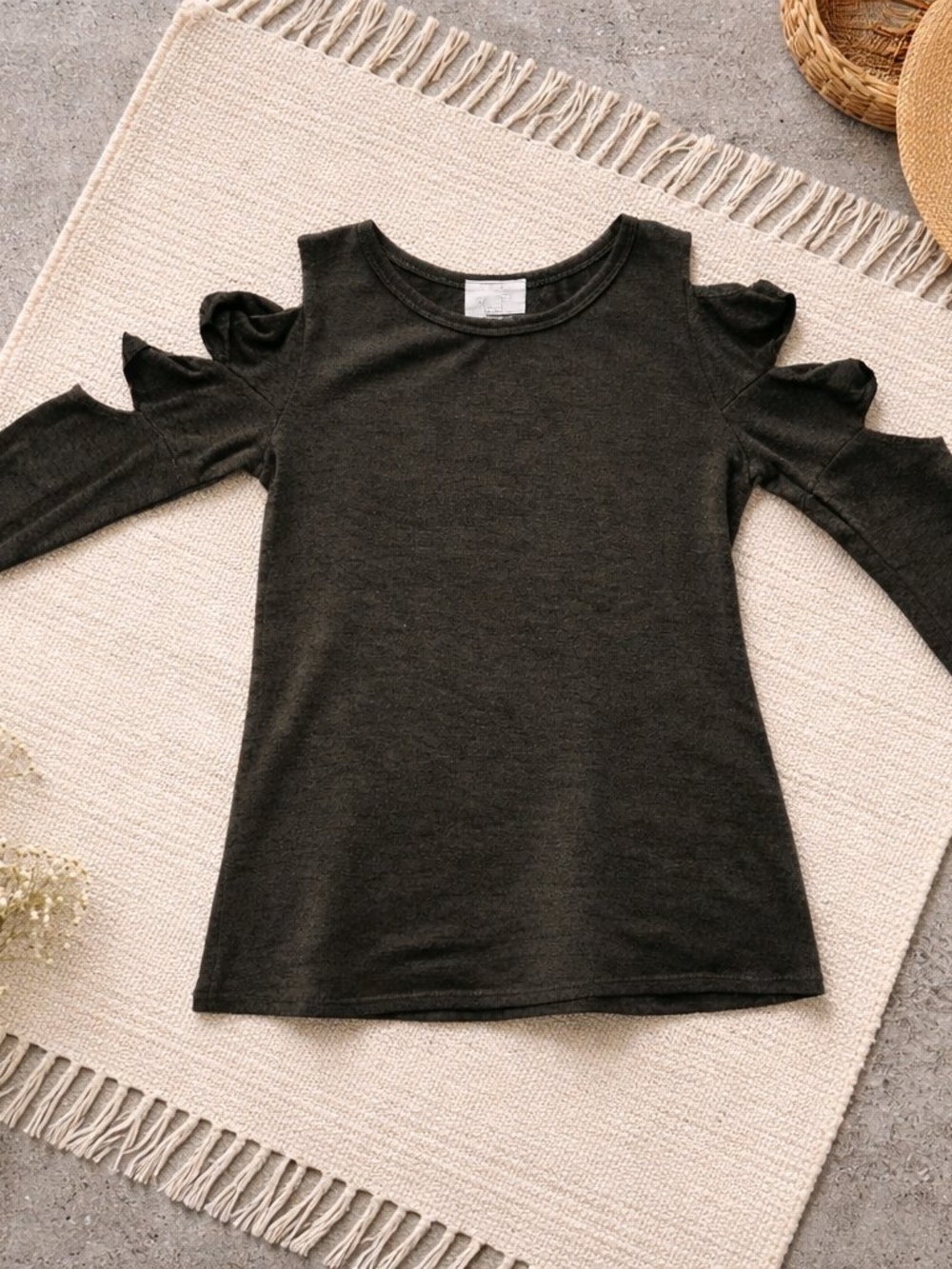 Fantastic Fawn Size Small Olive Green Cold Shoulder Sweater Top